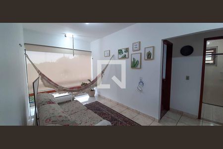 Sala de TV de casa à venda com 4 quartos, 380m² em Parque dos Príncipes, Osasco