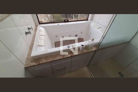 Casa para alugar com 400m², 4 quartos e 4 vagas Casa para alugar com 400m², 4 quartos e 4 vagasBanheiro da Suíte 1