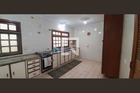 Casa para alugar com 400m², 4 quartos e 4 vagas Casa para alugar com 400m², 4 quartos e 4 vagasCozinha