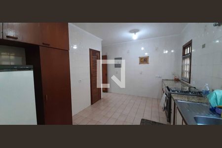 Casa para alugar com 400m², 4 quartos e 4 vagas Casa para alugar com 400m², 4 quartos e 4 vagasCozinha