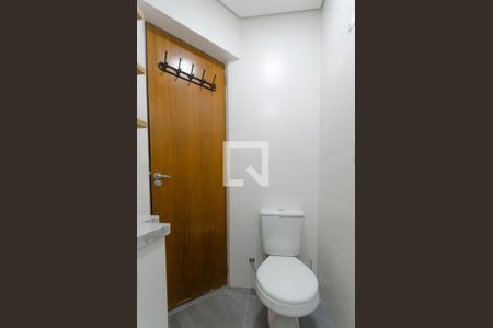 Banheiro  de casa de condomínio à venda com 1 quarto, 37m² em Vila Nova, Porto Alegre