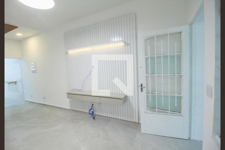 Sala de casa à venda com 3 quartos, 180m² em Vila Claudia, São Paulo