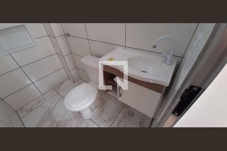 Banheiro de kitnet/studio para alugar com 1 quarto, 35m² em Quitaúna, Osasco