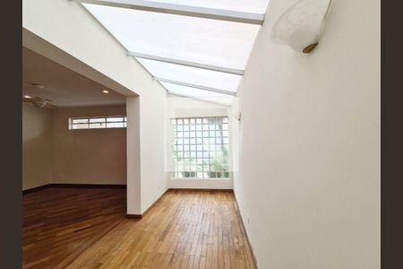 Casa à venda com 3 quartos, 179m² em Mirandópolis, São Paulo