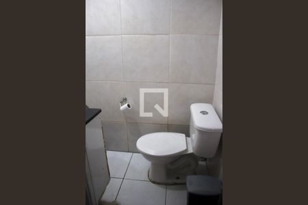 Banheiro de casa para alugar com 2 quartos, 120m² em Vila Santa Terezinha, Carapicuíba