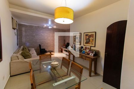 Sala de casa para alugar com 2 quartos, 400m² em Piratininga, Niterói