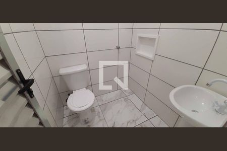 Banheiro de kitnet/studio para alugar com 1 quarto, 30m² em Quitaúna, Osasco