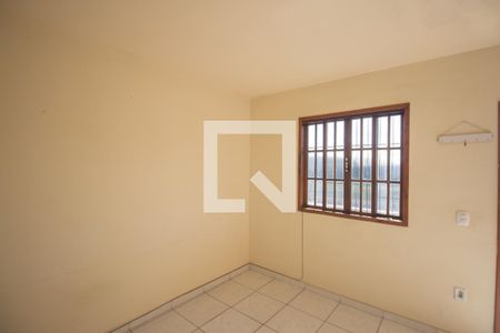 Sala de casa de condomínio para alugar com 2 quartos, 55m² em Galo Branco, São Gonçalo