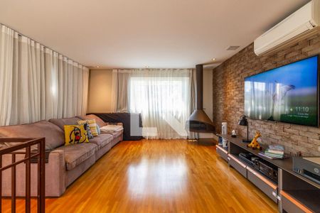 Sala de TV de casa de condomínio à venda com 3 quartos, 470m² em Jardins, São Paulo