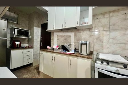 Cozinha de apartamento à venda com 3 quartos, 90m² em Calafate, Belo Horizonte