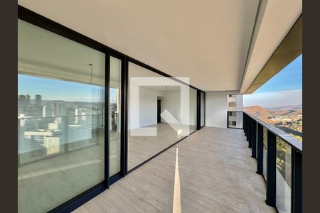 Apartamento à venda com 202m², 4 quartos e 3 vagasSala