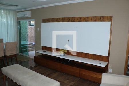 Sala de casa para alugar com 3 quartos, 500m² em Santo Elias, Nova Iguaçu