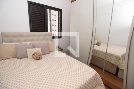 Quarto de apartamento à venda com 2 quartos, 72m² em Jardim Maria Rosa, Taboão da Serra