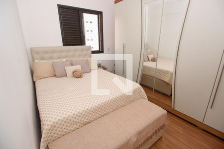 Quarto de apartamento à venda com 2 quartos, 72m² em Jardim Maria Rosa, Taboão da Serra