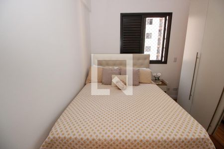 Quarto de apartamento à venda com 2 quartos, 72m² em Jardim Maria Rosa, Taboão da Serra