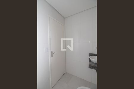 Banheiro de apartamento para alugar com 2 quartos, 50m² em Parque Tomas Saraiva, São Paulo