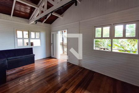 Sala de casa de condomínio para alugar com 2 quartos, 250m² em Itaipu, Niterói