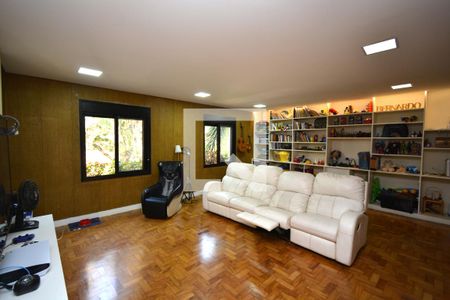 Sala de TV de casa à venda com 3 quartos, 310m² em Interlagos, São Paulo