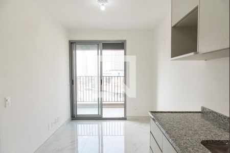 Sala/cozinha de apartamento para alugar com 1 quarto, 36m² em Vila Firmiano Pinto, São Paulo