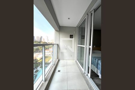 Varanda de kitnet/studio para alugar com 1 quarto, 27m² em Indianópolis, São Paulo