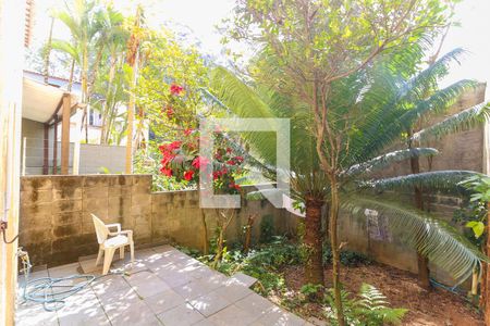 Casa à venda com 100m², 3 quartos e 2 vagas Casa à venda com 100m², 3 quartos e 2 vagasQuintal