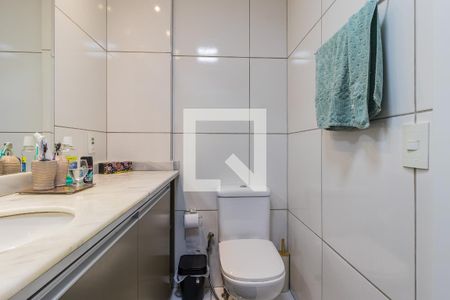 Banheiro da Suite de apartamento para alugar com 2 quartos, 76m² em São Sebastião, Porto Alegre