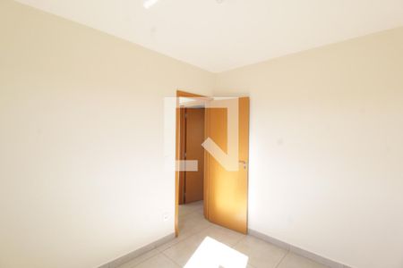 Quarto 2 de apartamento para alugar com 2 quartos, 57m² em Alto Umuarama, Uberlândia