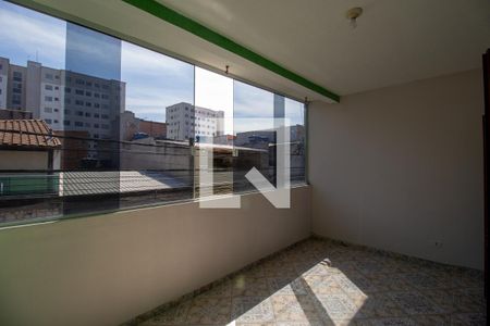 Sala / Varanda de apartamento para alugar com 1 quarto, 80m² em Jardim das Oliveiras, Itaquaquecetuba