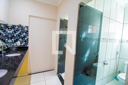 Banheiro do Quarto 1 de casa de condomínio para alugar com 2 quartos, 400m² em Riacho Fundo I, Brasília