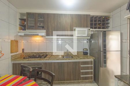 Casa de condomínio para alugar com 86m², 3 quartos e 2 vagas Casa de condomínio para alugar com 86m², 3 quartos e 2 vagasCozinha - Armários