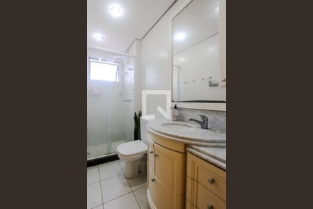 Banheiro suite  de apartamento para alugar com 2 quartos, 69m² em Cristo Redentor, Porto Alegre
