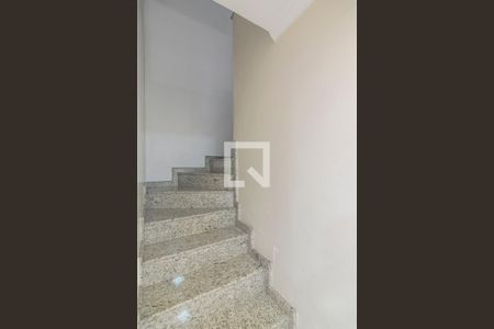 Escada de casa de condomínio para alugar com 3 quartos, 92m² em Vila Metalúrgica, Santo André