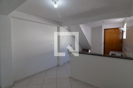 Sala - Cozinha de apartamento para alugar com 2 quartos, 40m² em Vila Dalva, São Paulo