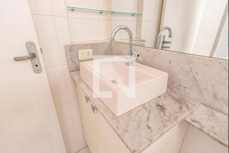 Banheiro de apartamento à venda com 2 quartos, 45m² em Vila Progresso, Santo André