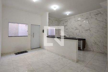 Sala de casa de condomínio para alugar com 2 quartos, 65m² em Vila Caiçara, Praia Grande