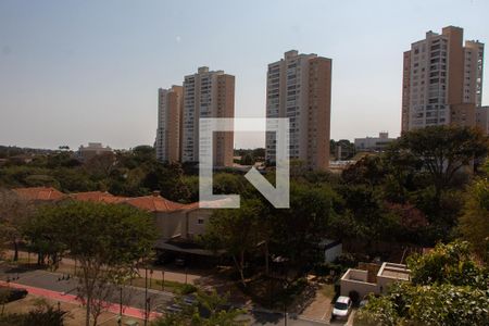 VISTA DA SALA de casa de condomínio para alugar com 3 quartos, 176m² em Jardim Madalena, Campinas