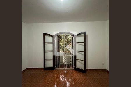 Suíte  de casa para alugar com 4 quartos, 140m² em Jardim Santos Dumont, São Paulo