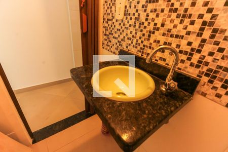 Casa de condomínio à venda com 40m², 2 quartos e 1 vaga Casa de condomínio à venda com 40m², 2 quartos e 1 vagaBanheiro Social