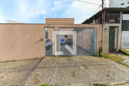 Casa de condomínio à venda com 40m², 2 quartos e 1 vaga Casa de condomínio à venda com 40m², 2 quartos e 1 vagaFachada