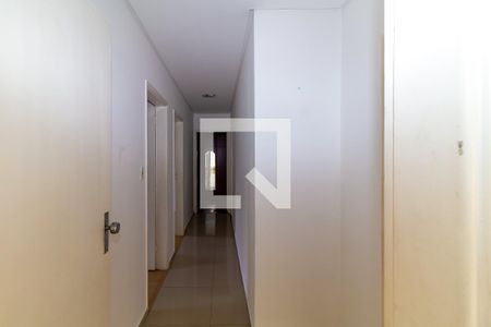 Corredor dos Quartos de casa à venda com 3 quartos, 300m² em Vila Ivone, São Paulo