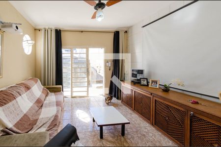 Sala de casa à venda com 3 quartos, 180m² em Estrela Dalva, Belo Horizonte