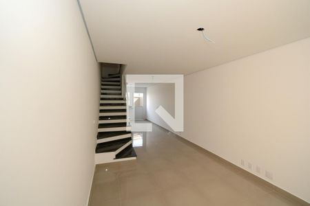 Sala de casa de condomínio à venda com 2 quartos, 77m² em Campo Grande, São Paulo