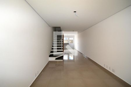 Casa à venda com 77m², 2 quartos e 2 vagasSala