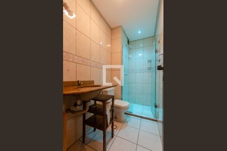 Banheiro de apartamento à venda com 1 quarto, 50m² em Cristal, Porto Alegre