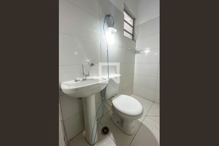 Banheiro de kitnet/studio para alugar com 1 quarto, 29m² em Freguesia do Ó, São Paulo