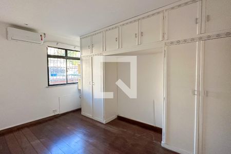 Suíte de apartamento à venda com 3 quartos, 120m² em Laranjeiras, Rio de Janeiro