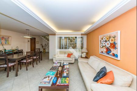 Sala de casa à venda com 3 quartos, 702m² em Carlos Prates, Belo Horizonte