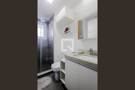 Banheiro suite  de apartamento para alugar com 3 quartos, 67m² em São Sebastião, Porto Alegre