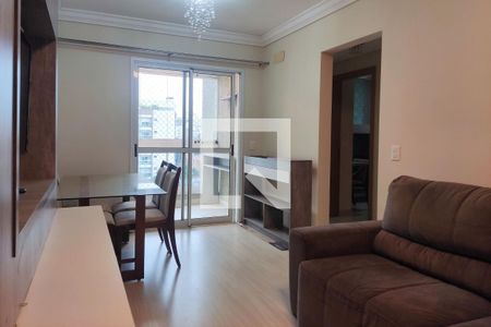 Sala de apartamento para alugar com 2 quartos, 80m² em Água Verde, Curitiba