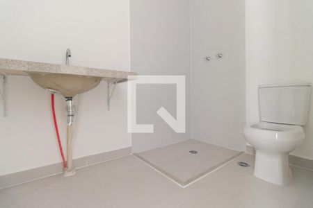 Banheiro de apartamento à venda com 1 quarto, 21m² em Vila Firmiano Pinto, São Paulo